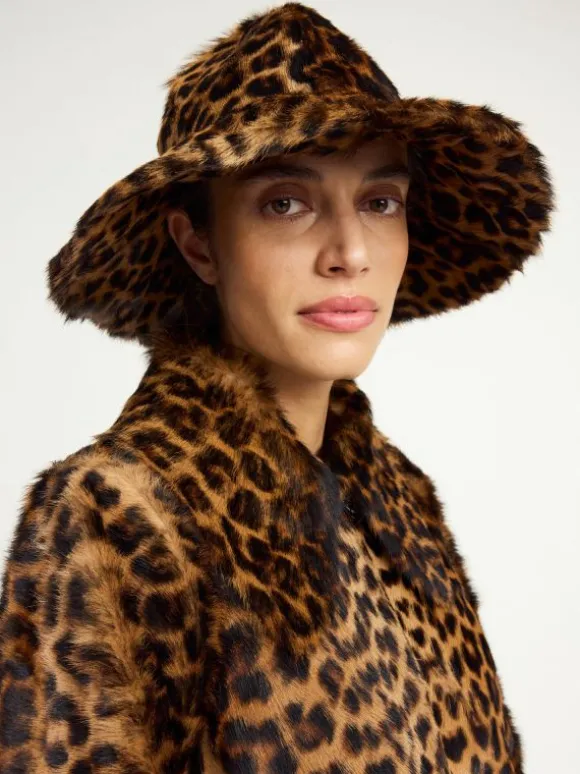 By Malene Birger Lailo lammeskindshue